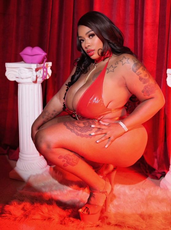 Roxiehearts_escort_image