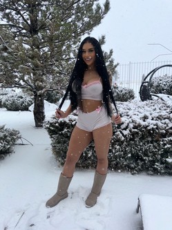 xoxoariana_escort_image