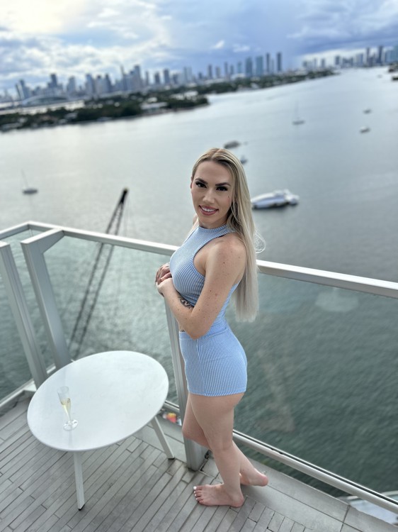 MsKali66_escort_image