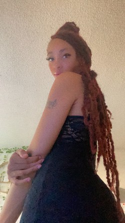 TheeSparkalAmor_escort_image