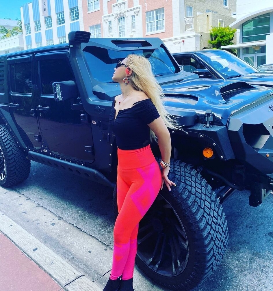  JASMINE WEALTHY _escort_image