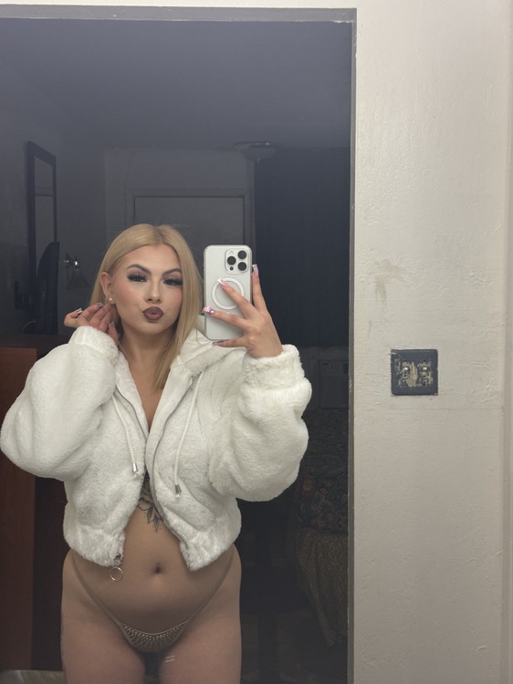 Selenababyyyy_escort_image