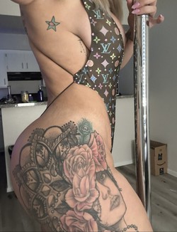 SexyMae_escort_image